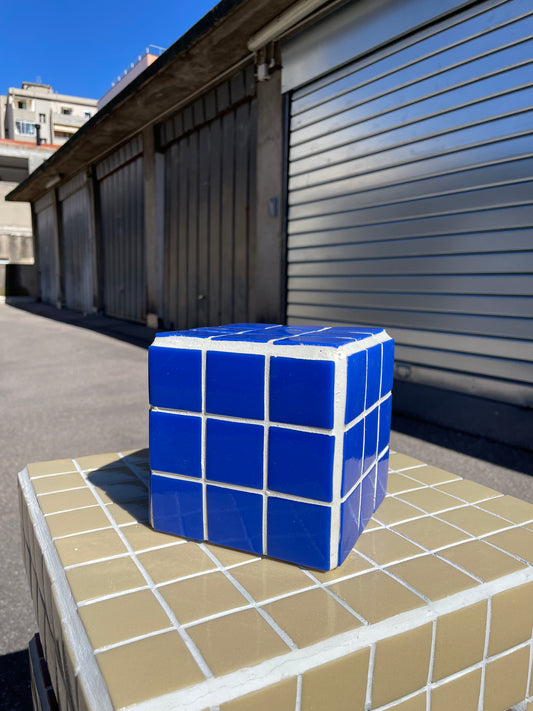 Serre-livre / présentoir cube