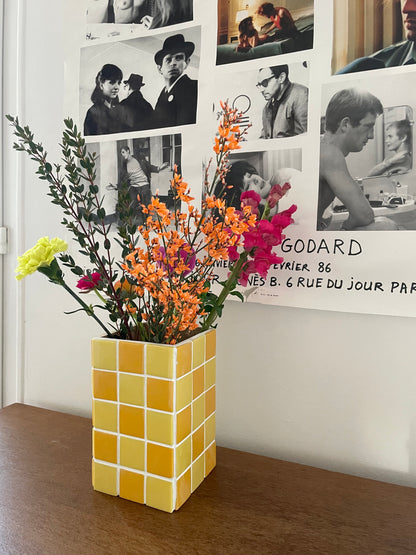 Vase yellow damier