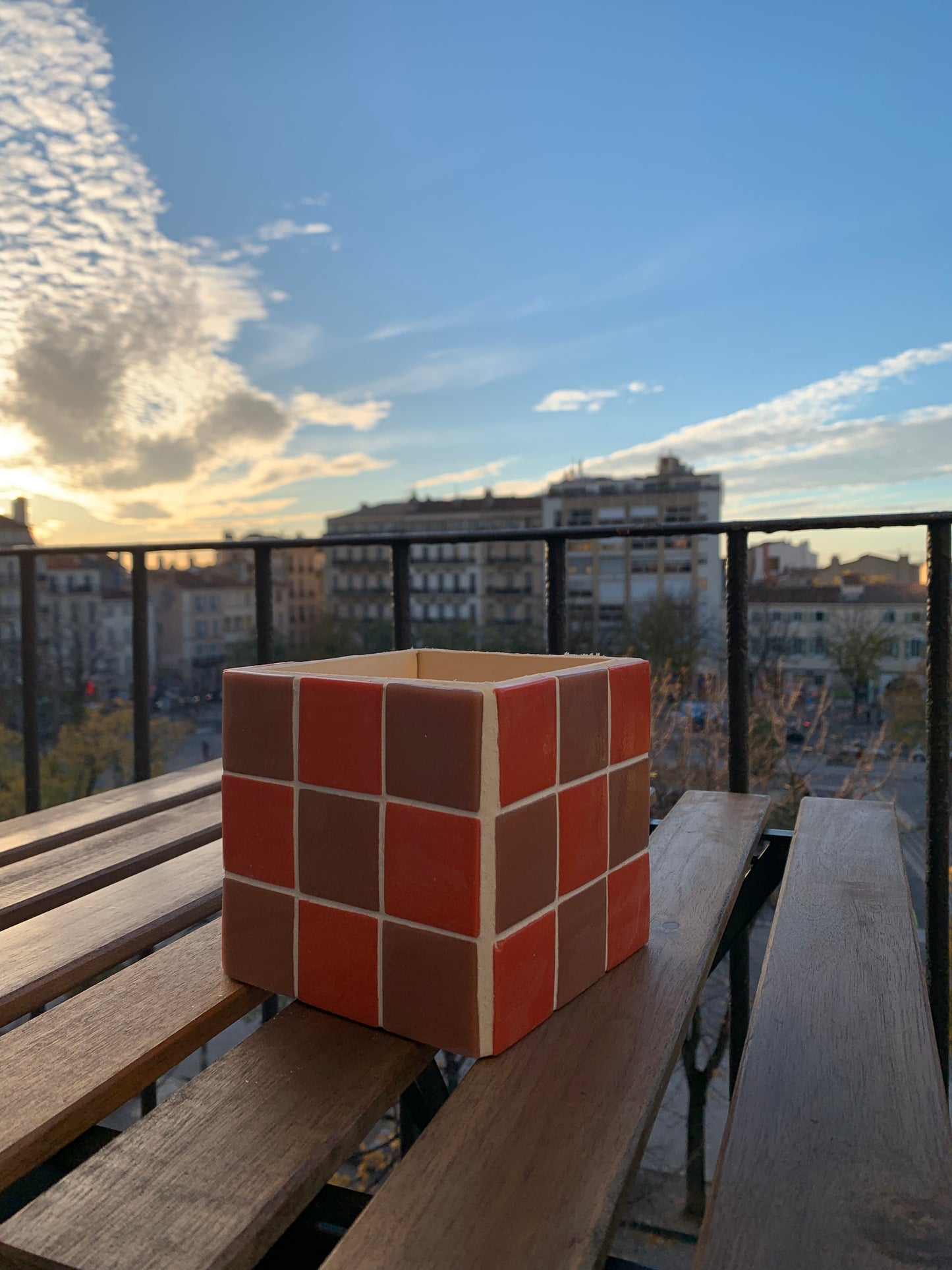 Boîte ouverte damier chocolat-terracotta