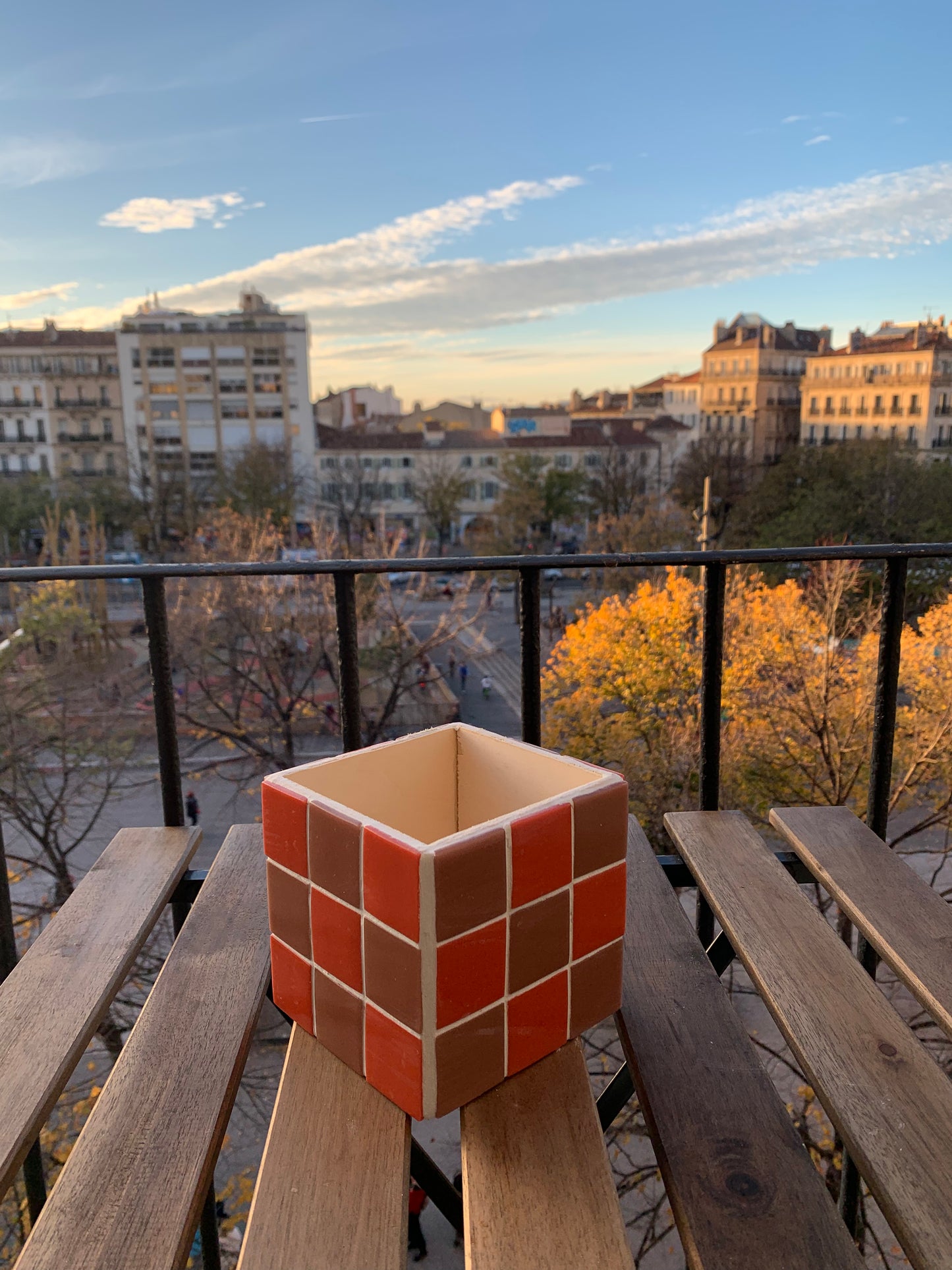 Boîte ouverte damier chocolat-terracotta