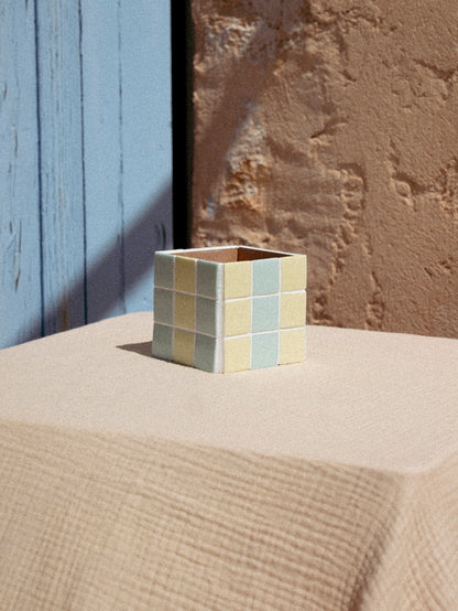 Boite rayée jaune beurre et bleu glacial